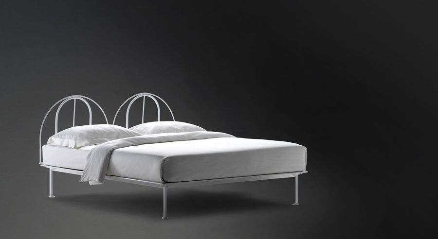 Кровать с металлическим изголовьем Flou Tappeto Volante