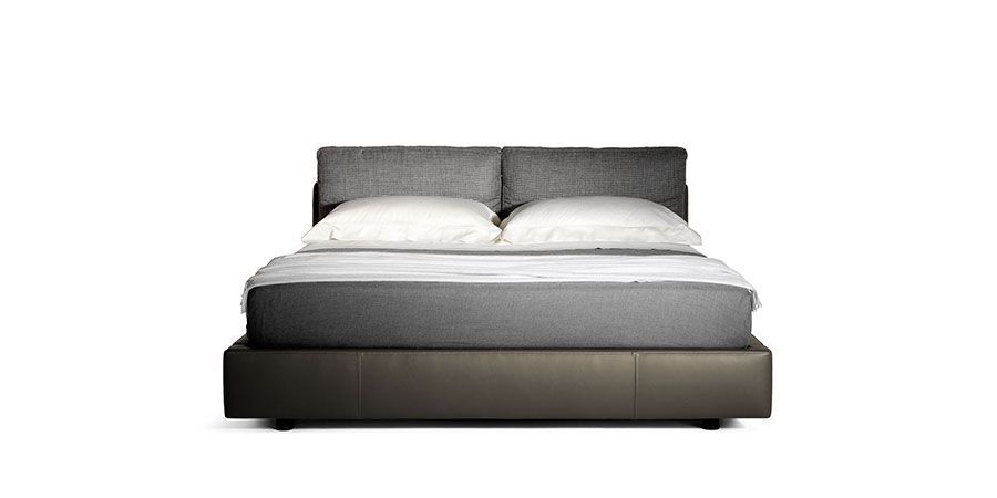 Современная кровать Poltrona Frau Massimosistema Bed