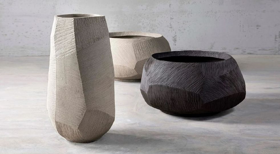 Глиняные вазы Atelier Vierkant для современного ландшафтного дизайна