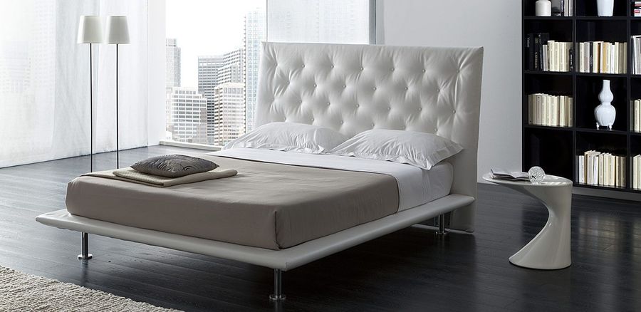 Кровать с белой обивкой Altrenotti Rapсsodia