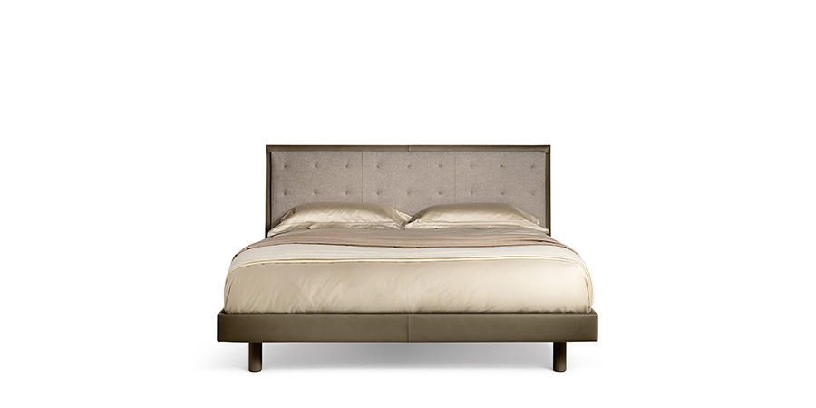 Современная кровать Poltrona Frau GranTorino Coupe Bed