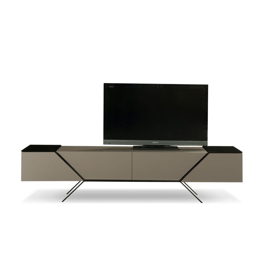 ТВ-тумба с задиристым характером Roche Bobois Chicane TV