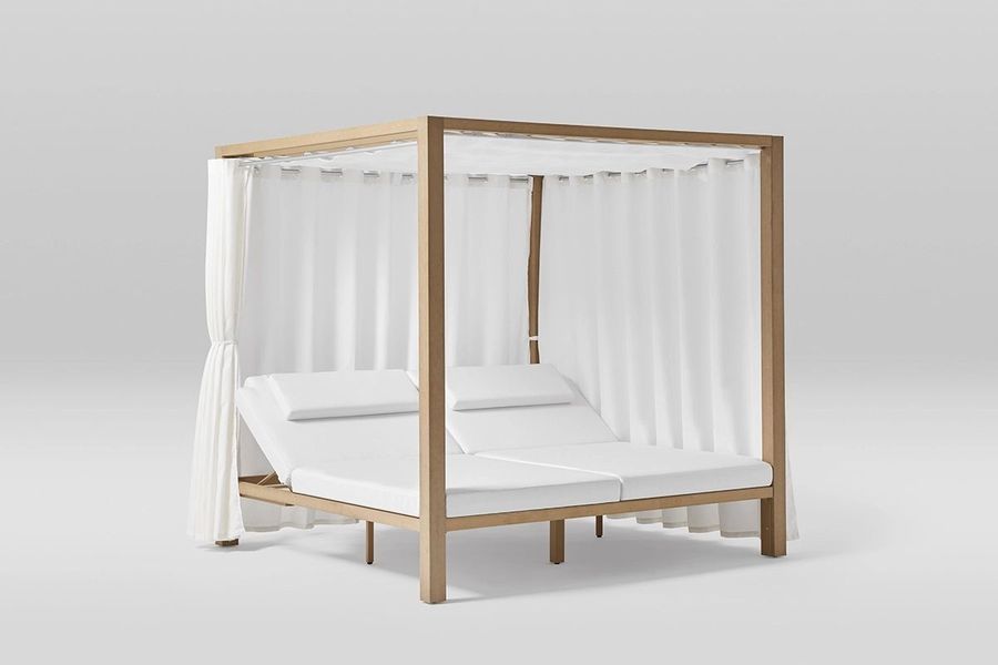 Стильный шезлонг Point Kahn Sunbed With Curtains