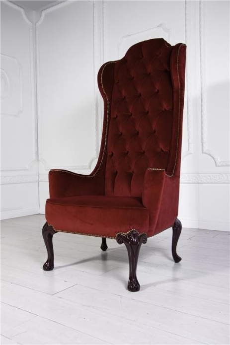 Королевские кресла с высокой спинкой