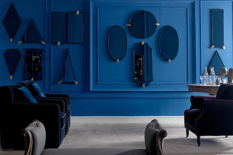 темно синий цвет в интерьере гостиной